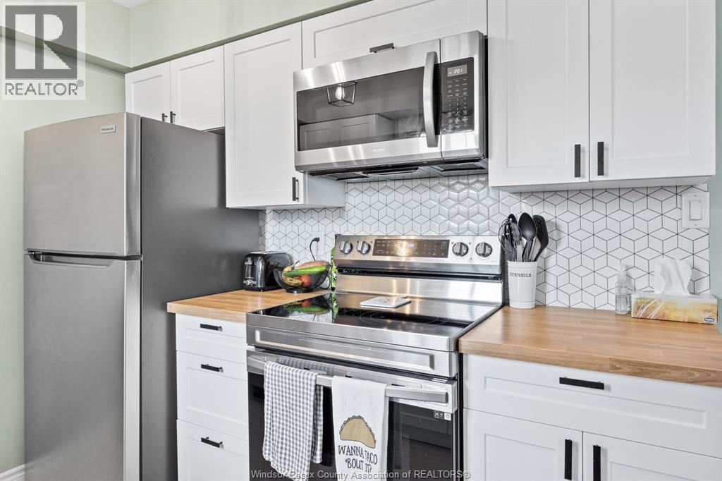 330 Fryer Street, Amherstburg, ON - Indoor Photo Showing Kitchen