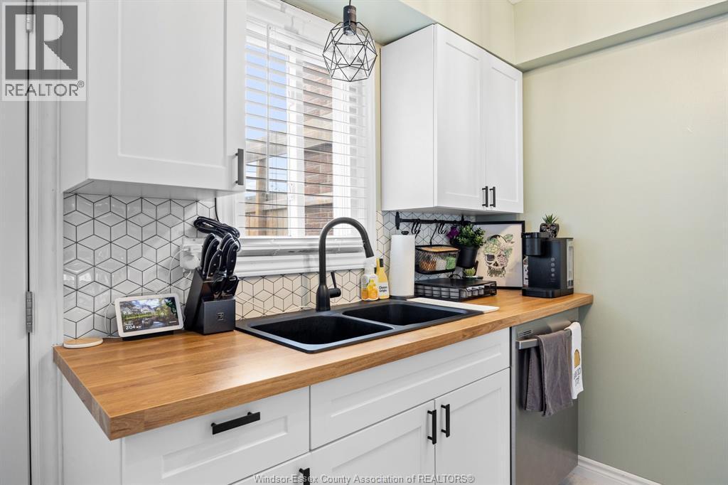 330 Fryer Street, Amherstburg, ON - Indoor Photo Showing Kitchen With Double Sink