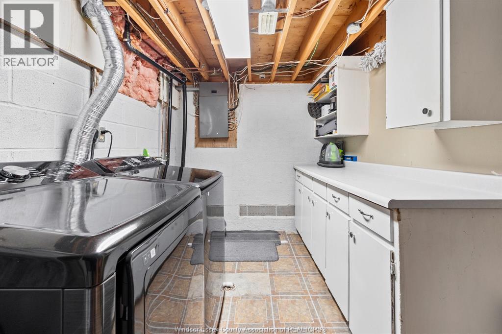 330 Fryer Street, Amherstburg, ON - Indoor Photo Showing Laundry Room