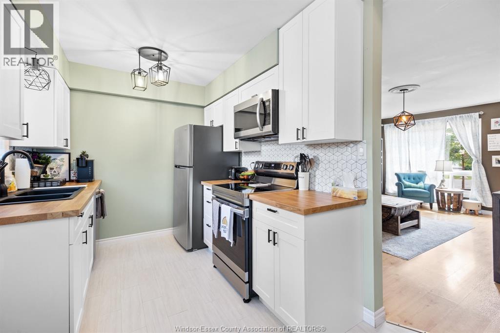 330 Fryer Street, Amherstburg, ON - Indoor Photo Showing Kitchen