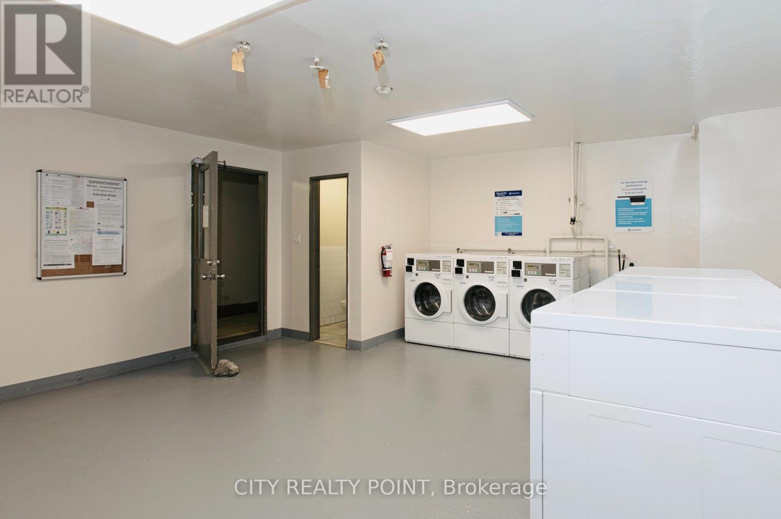 404 - 1545 Bathurst Street, Toronto, ON - Indoor Photo Showing Laundry Room