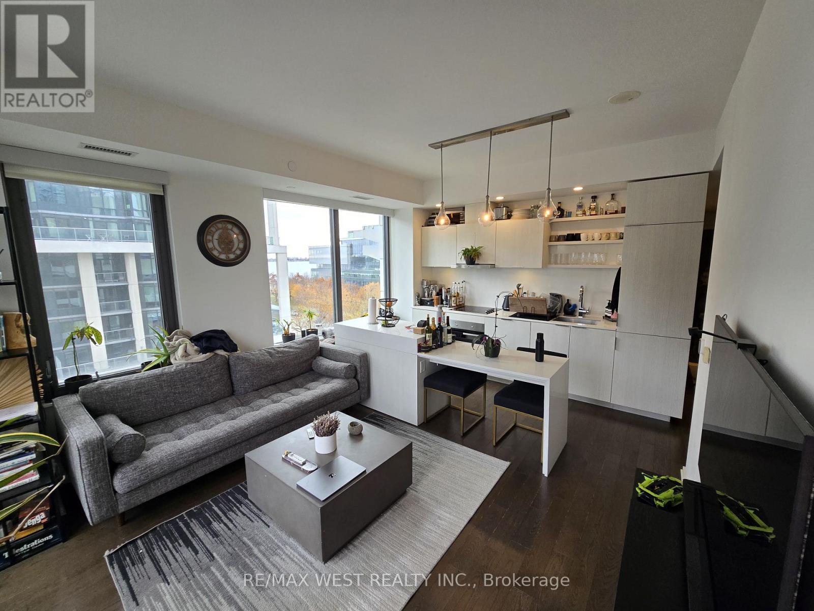 617 - 12 Bonnycastle Street, Toronto, ON - Indoor Photo Showing Living Room