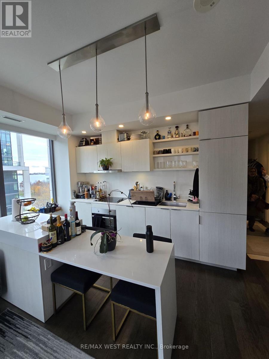 617 - 12 Bonnycastle Street, Toronto, ON - Indoor Photo Showing Kitchen