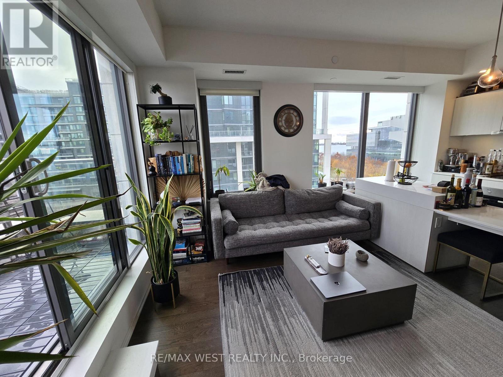 617 - 12 Bonnycastle Street, Toronto, ON - Indoor Photo Showing Living Room