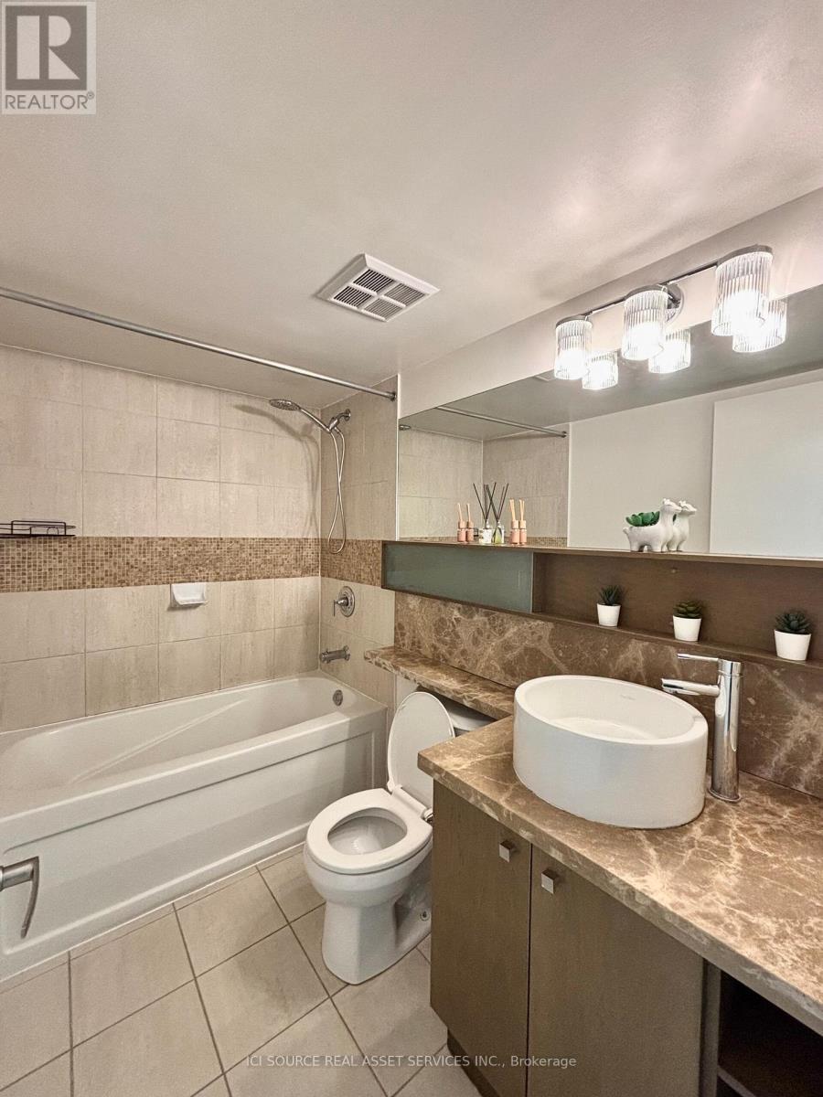 4908 - 11 Brunel Court, Toronto, ON - Indoor Photo Showing Bathroom