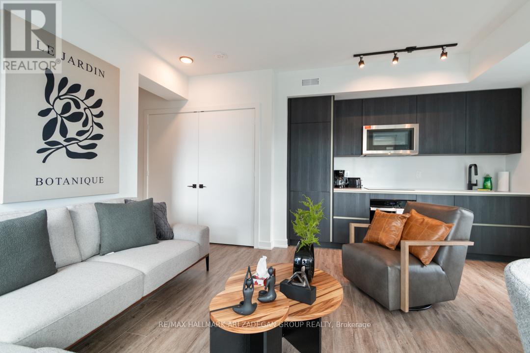 4402 - 327 King Street W, Toronto, ON - Indoor Photo Showing Living Room