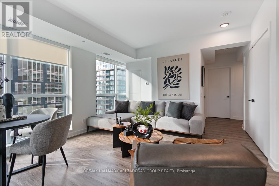4402 - 327 King Street W, Toronto, ON - Indoor Photo Showing Living Room