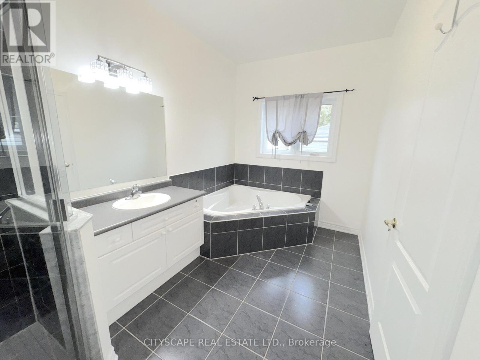 Primary Bedroom - 4pc Ensuite - 114 Hoile Drive, Ajax, ON - Indoor Photo Showing Bathroom