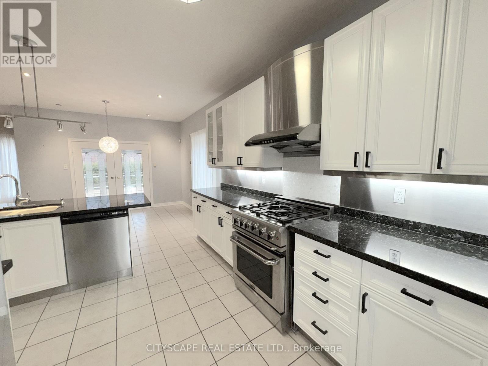Kitchen - 114 Hoile Drive, Ajax, ON - Indoor Photo Showing Kitchen