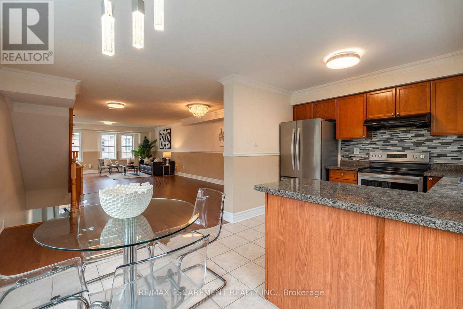 38 Archibald Mews, Toronto, ON - Indoor Photo Showing Kitchen
