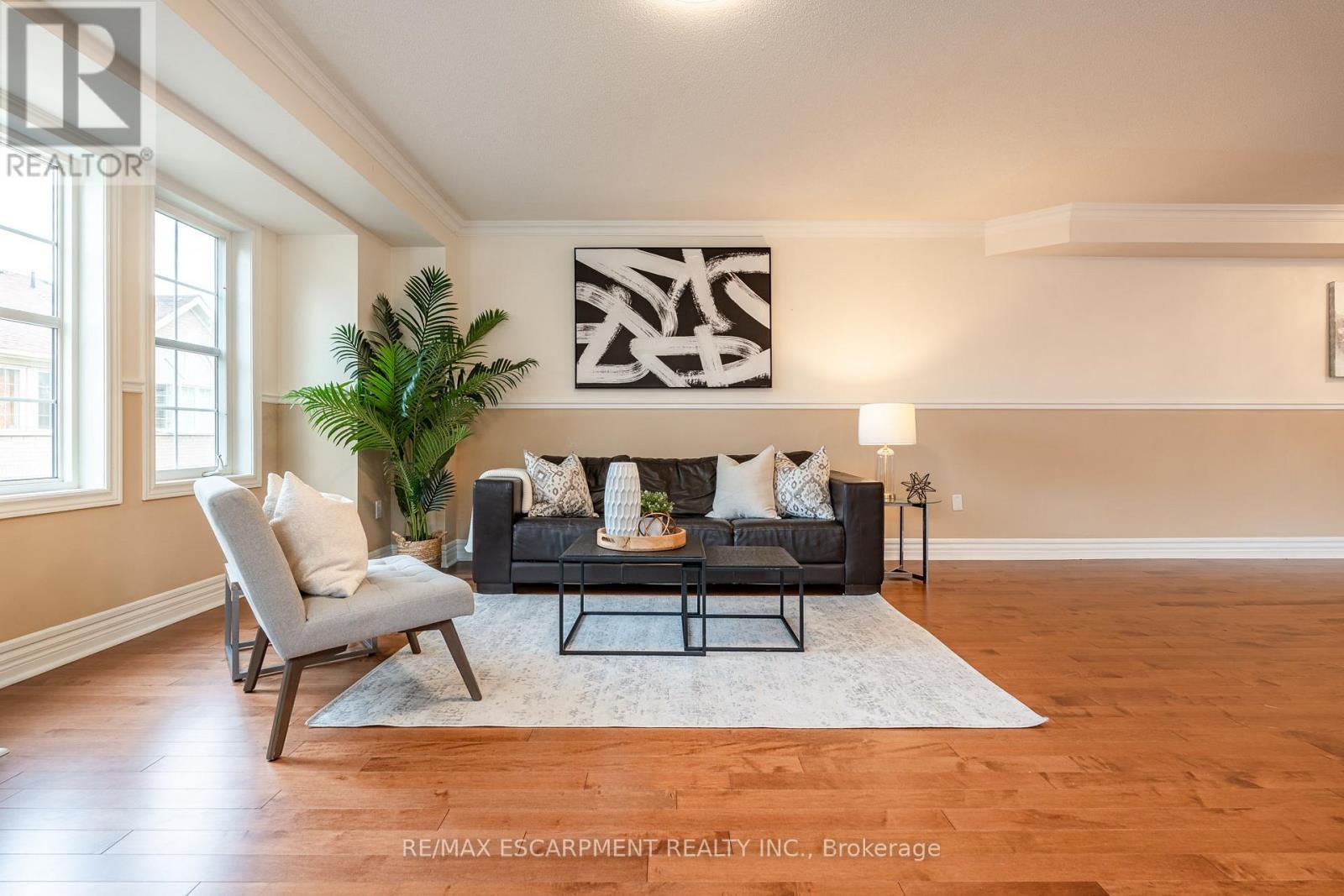 38 Archibald Mews, Toronto, ON - Indoor Photo Showing Living Room