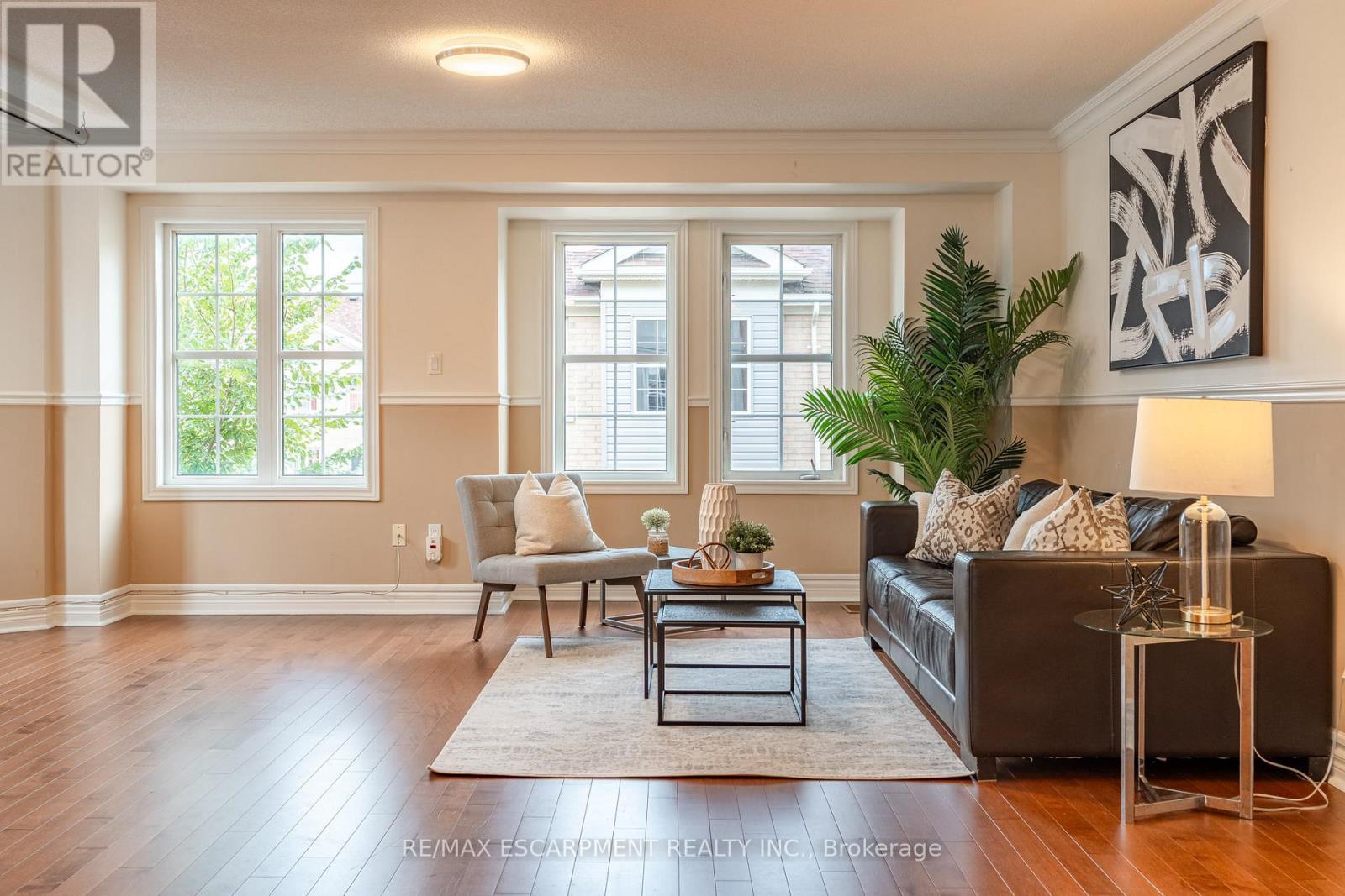 38 Archibald Mews, Toronto, ON - Indoor Photo Showing Living Room