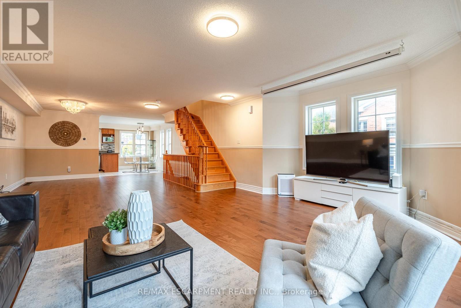 38 Archibald Mews, Toronto, ON - Indoor Photo Showing Living Room
