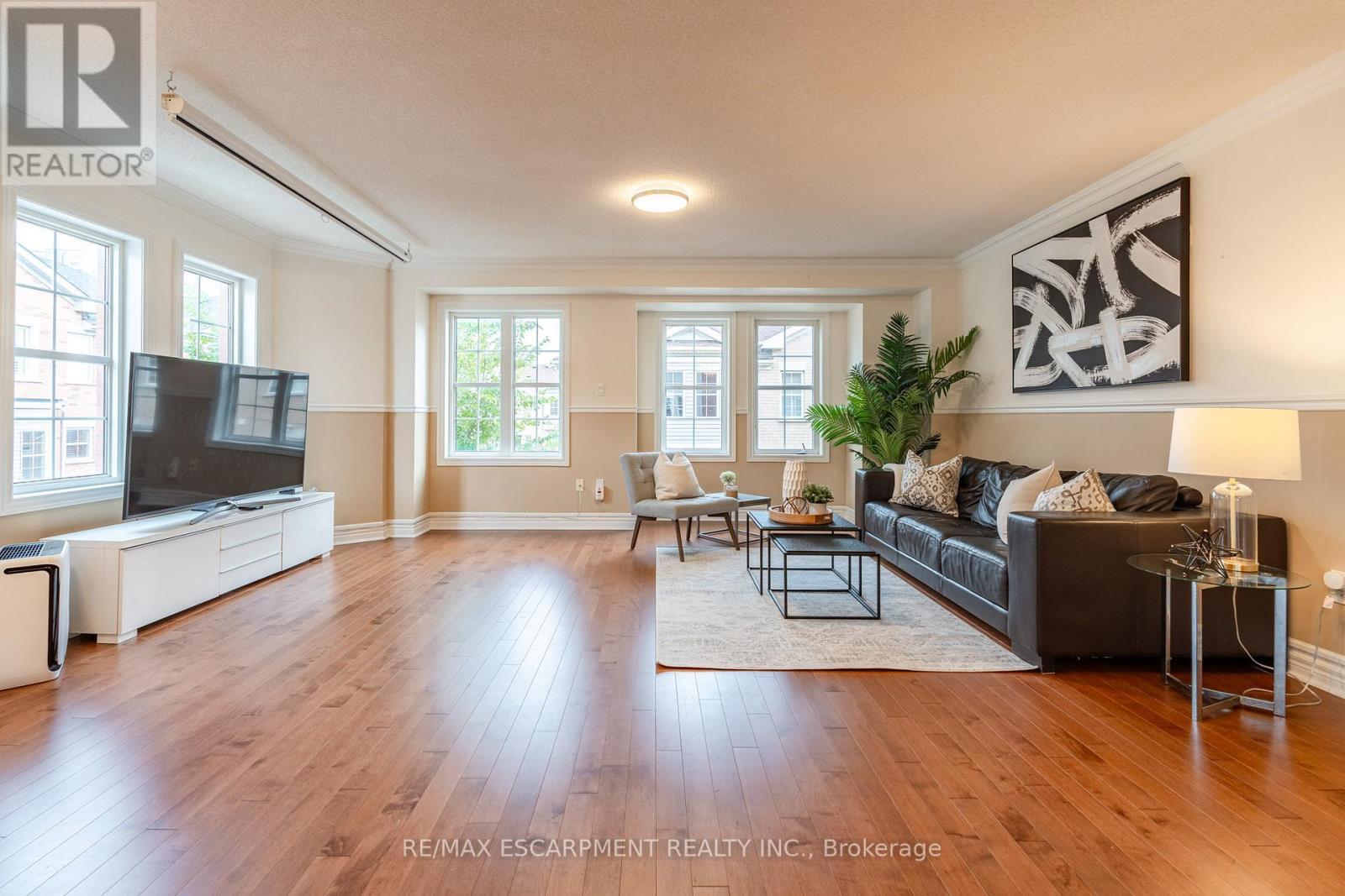 38 Archibald Mews, Toronto, ON - Indoor Photo Showing Living Room