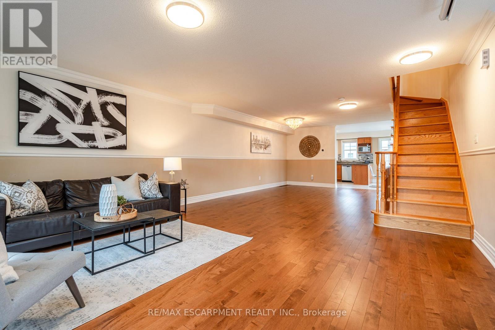 38 Archibald Mews, Toronto, ON - Indoor Photo Showing Living Room