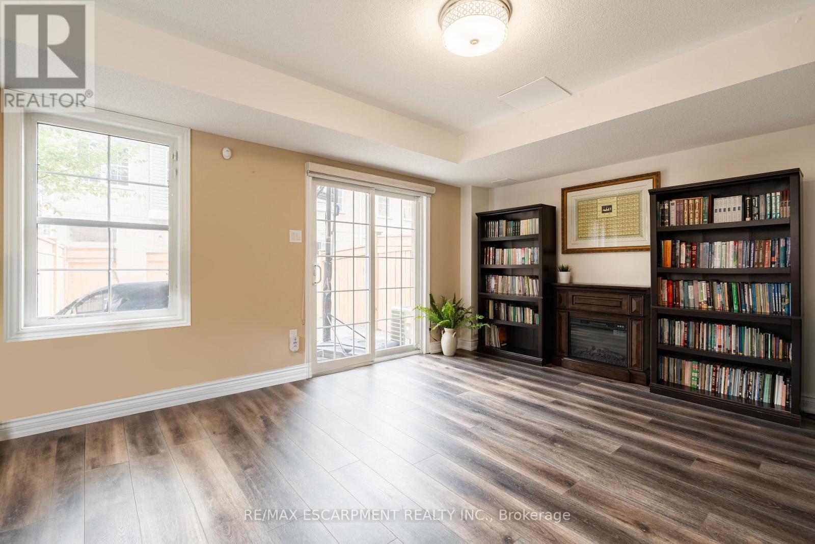 38 Archibald Mews, Toronto, ON - Indoor