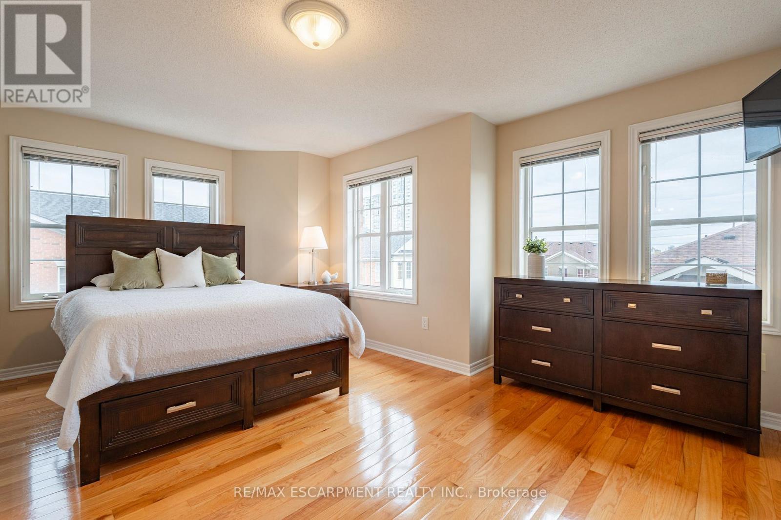 38 Archibald Mews, Toronto, ON - Indoor Photo Showing Bedroom