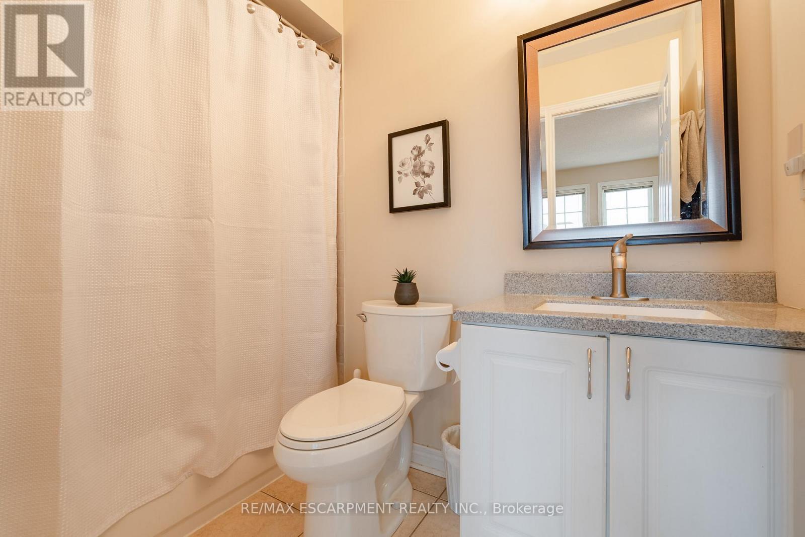 38 Archibald Mews, Toronto, ON - Indoor Photo Showing Bathroom