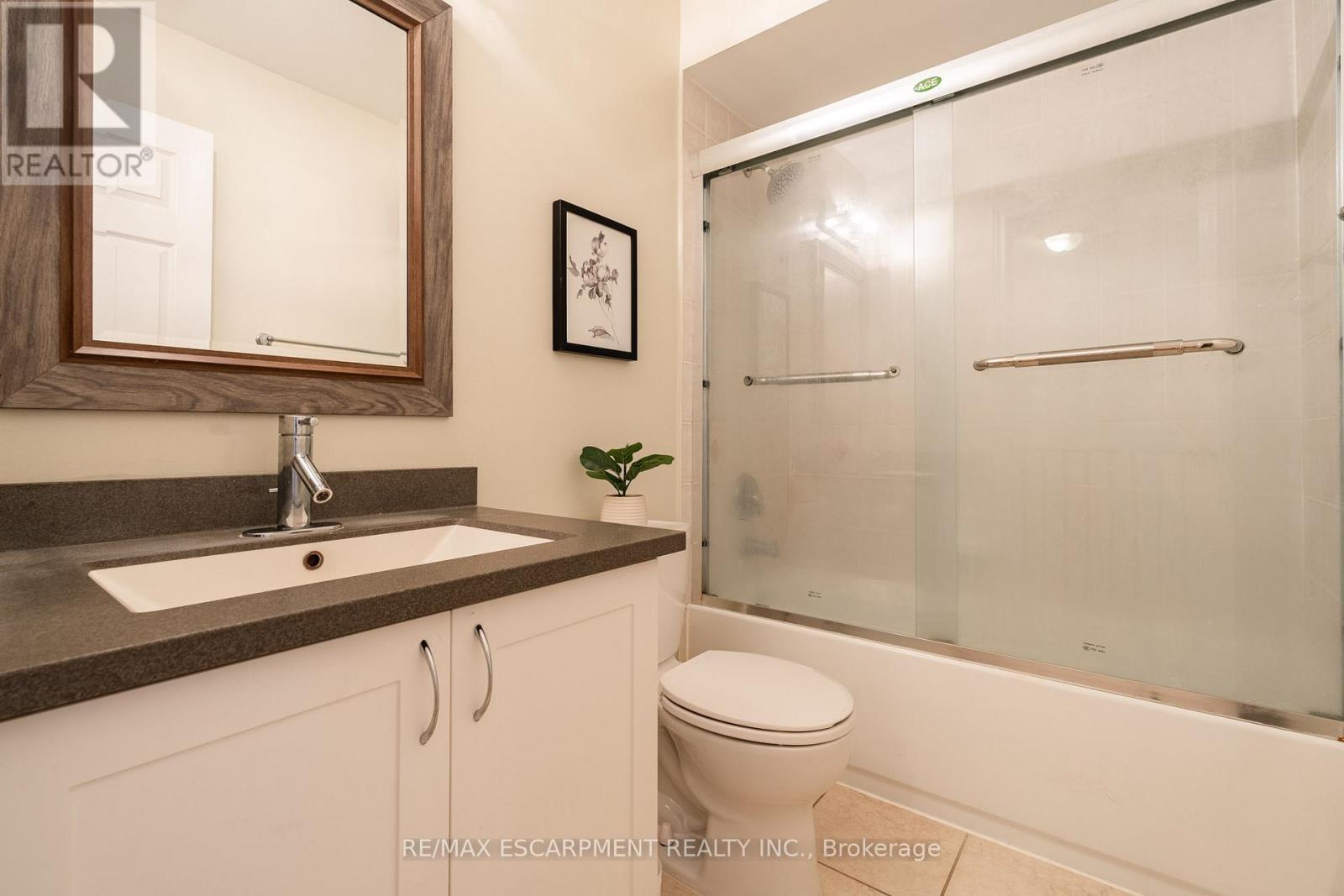 38 Archibald Mews, Toronto, ON - Indoor Photo Showing Bathroom