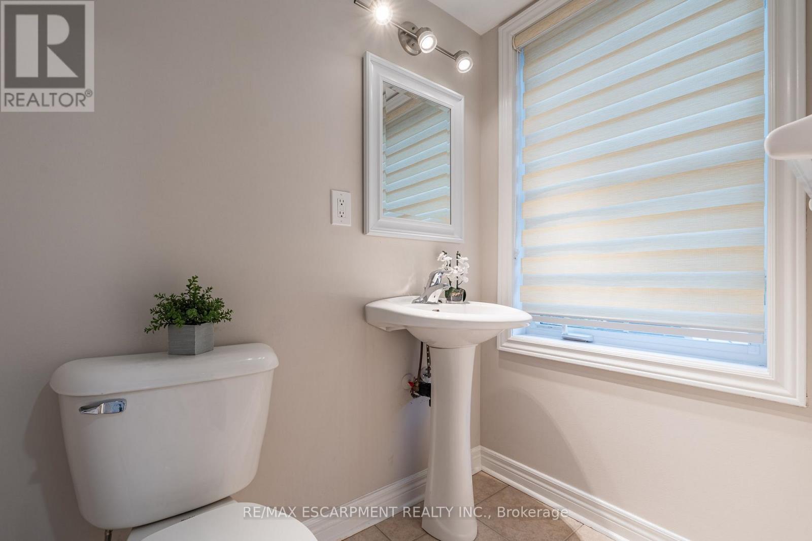 38 Archibald Mews, Toronto, ON - Indoor Photo Showing Bathroom