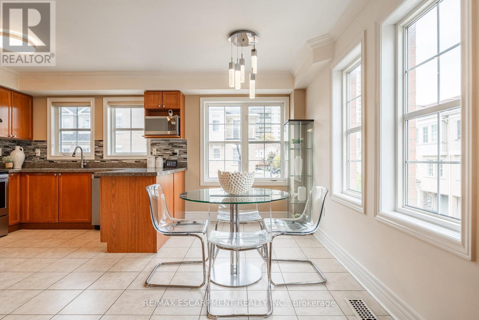 38 Archibald Mews, Toronto, ON - Indoor