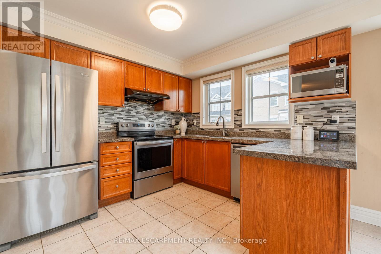 38 Archibald Mews, Toronto, ON - Indoor Photo Showing Kitchen With Double Sink