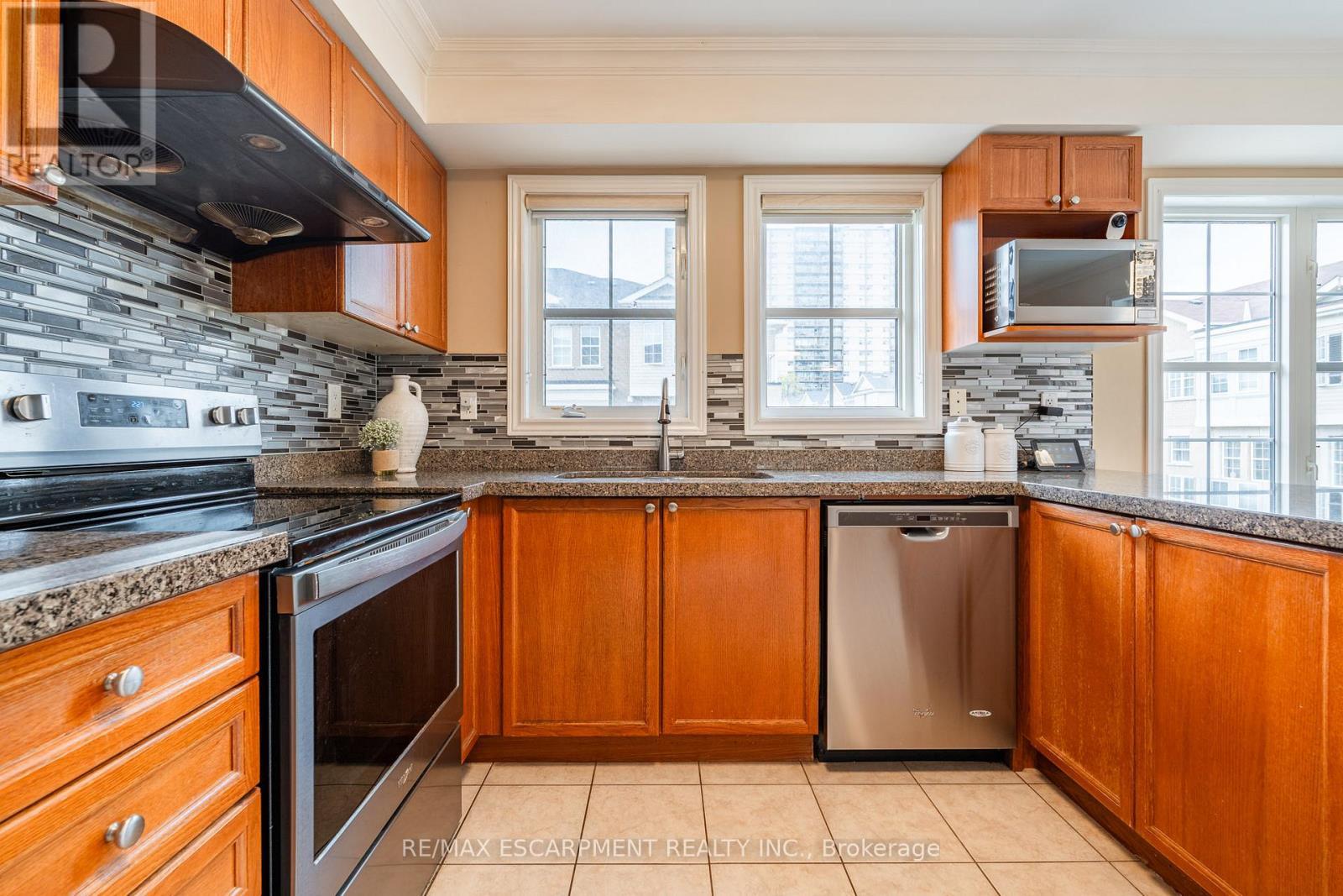 38 Archibald Mews, Toronto, ON - Indoor Photo Showing Kitchen