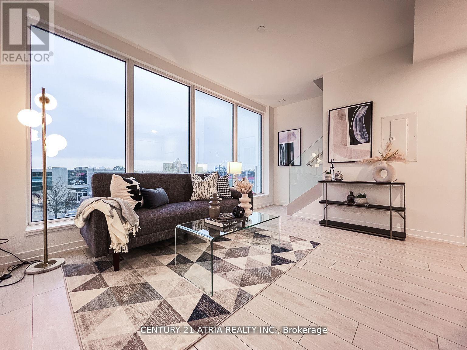 202 - 950 Portage Parkway, Vaughan, ON - Indoor Photo Showing Living Room