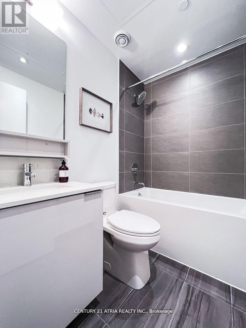 202 - 950 Portage Parkway, Vaughan, ON - Indoor Photo Showing Bathroom
