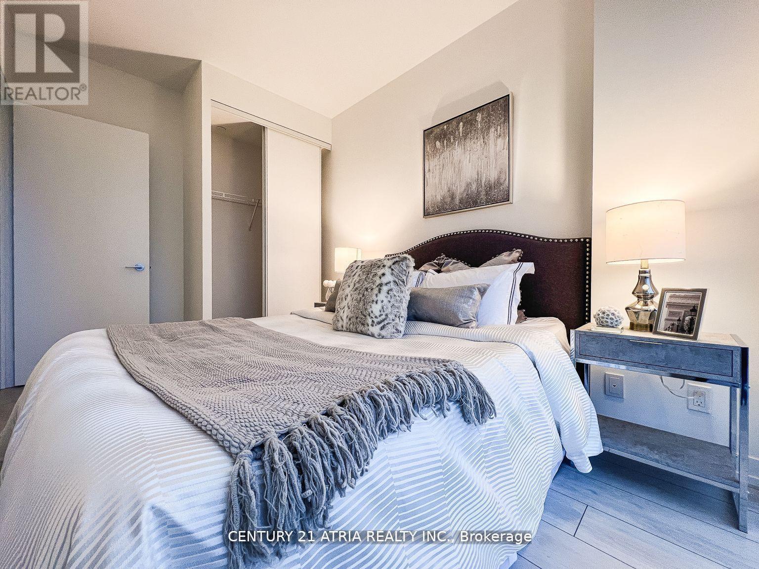 202 - 950 Portage Parkway, Vaughan, ON - Indoor Photo Showing Bedroom