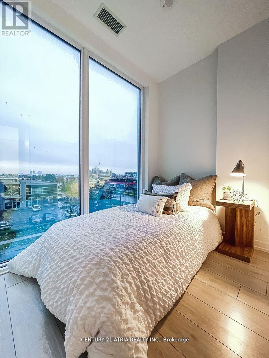 202 - 950 Portage Parkway, Vaughan, ON - Indoor Photo Showing Bedroom