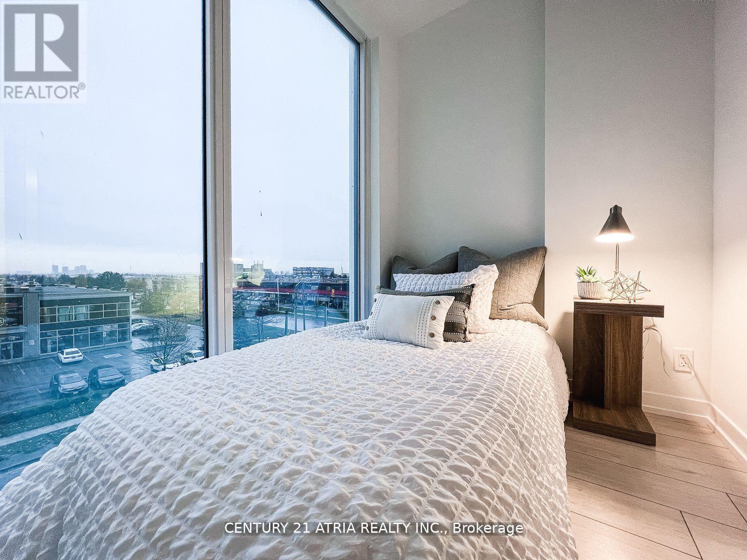 202 - 950 Portage Parkway, Vaughan, ON - Indoor Photo Showing Bedroom