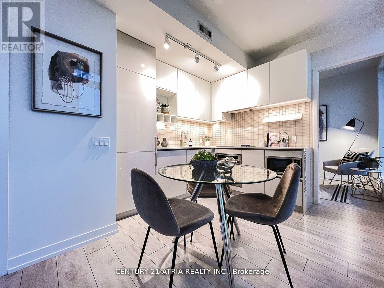 202 - 950 Portage Parkway, Vaughan, ON - Indoor