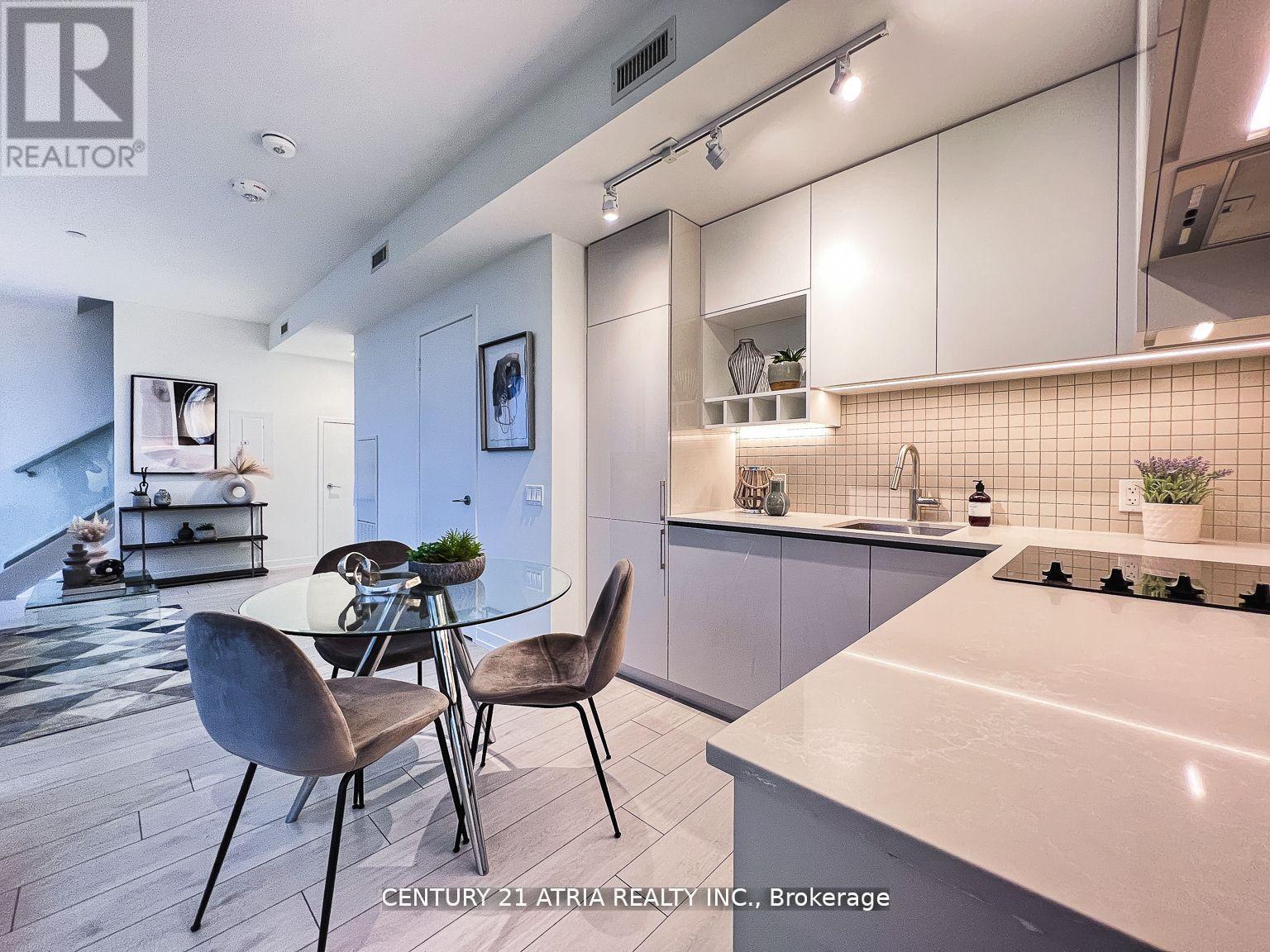 202 - 950 Portage Parkway, Vaughan, ON - Indoor