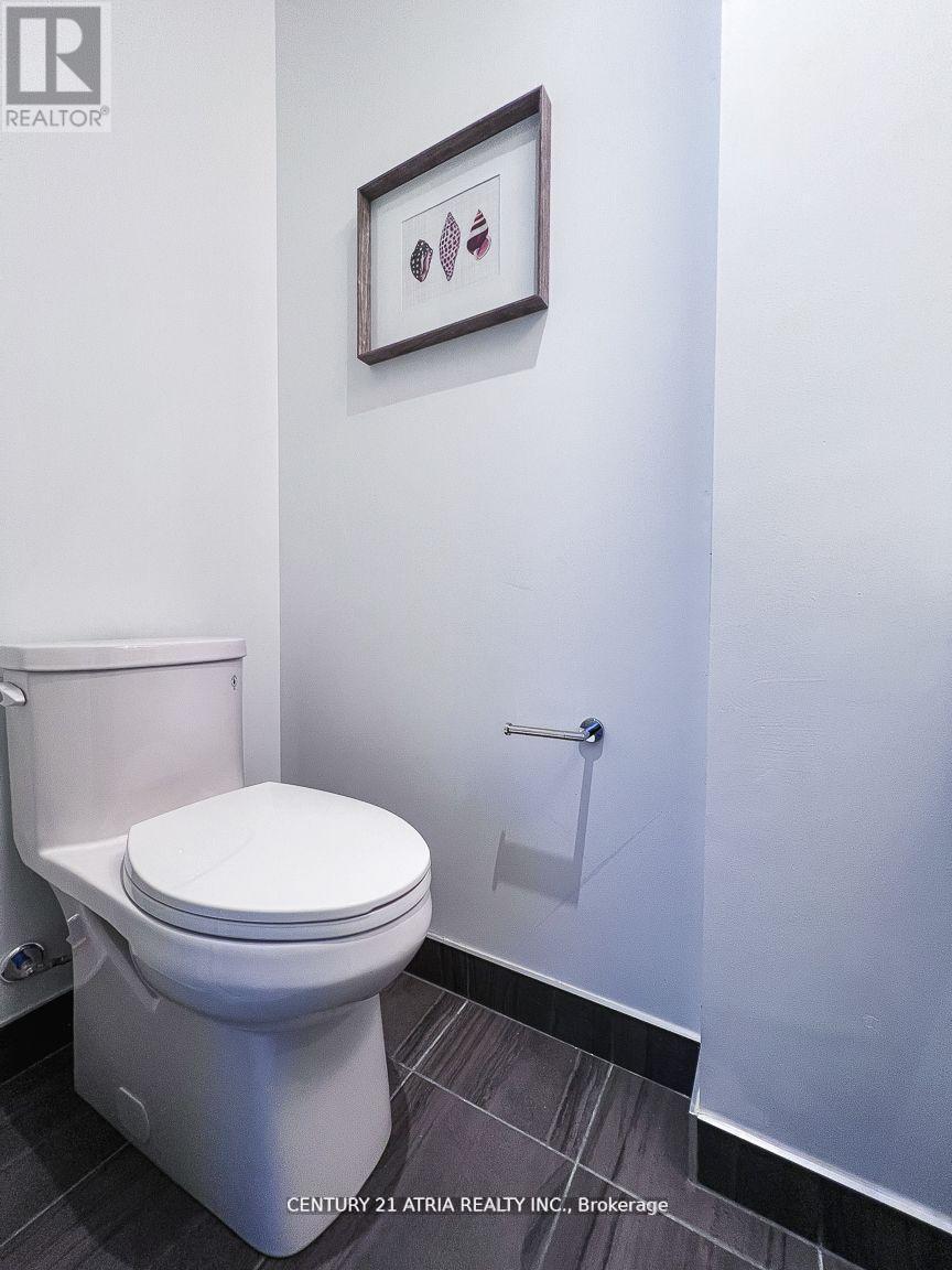 202 - 950 Portage Parkway, Vaughan, ON - Indoor Photo Showing Bathroom