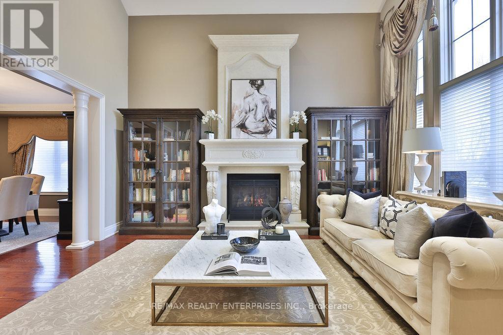 683 Canyon Street, Mississauga, ON - Indoor Photo Showing Living Room With Fireplace