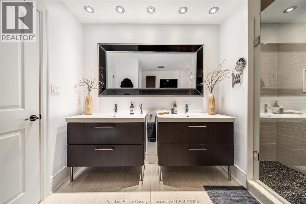 6186 Silver Maple, Lasalle, ON - Indoor Photo Showing Bathroom