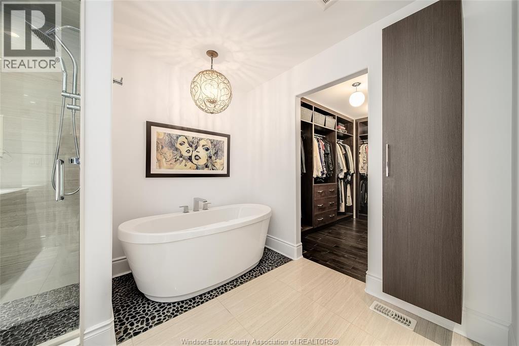 6186 Silver Maple, Lasalle, ON - Indoor Photo Showing Bathroom