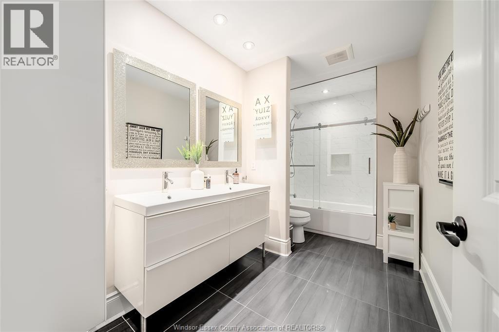 6186 Silver Maple, Lasalle, ON - Indoor Photo Showing Bathroom