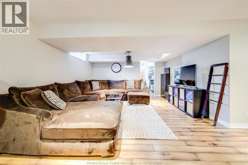 6186 Silver Maple, Lasalle, ON - Indoor Photo Showing Living Room