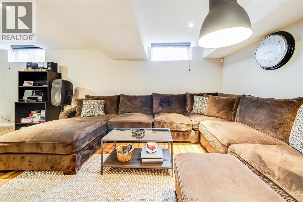 6186 Silver Maple, Lasalle, ON - Indoor Photo Showing Living Room