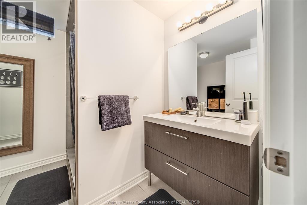6186 Silver Maple, Lasalle, ON - Indoor Photo Showing Bathroom