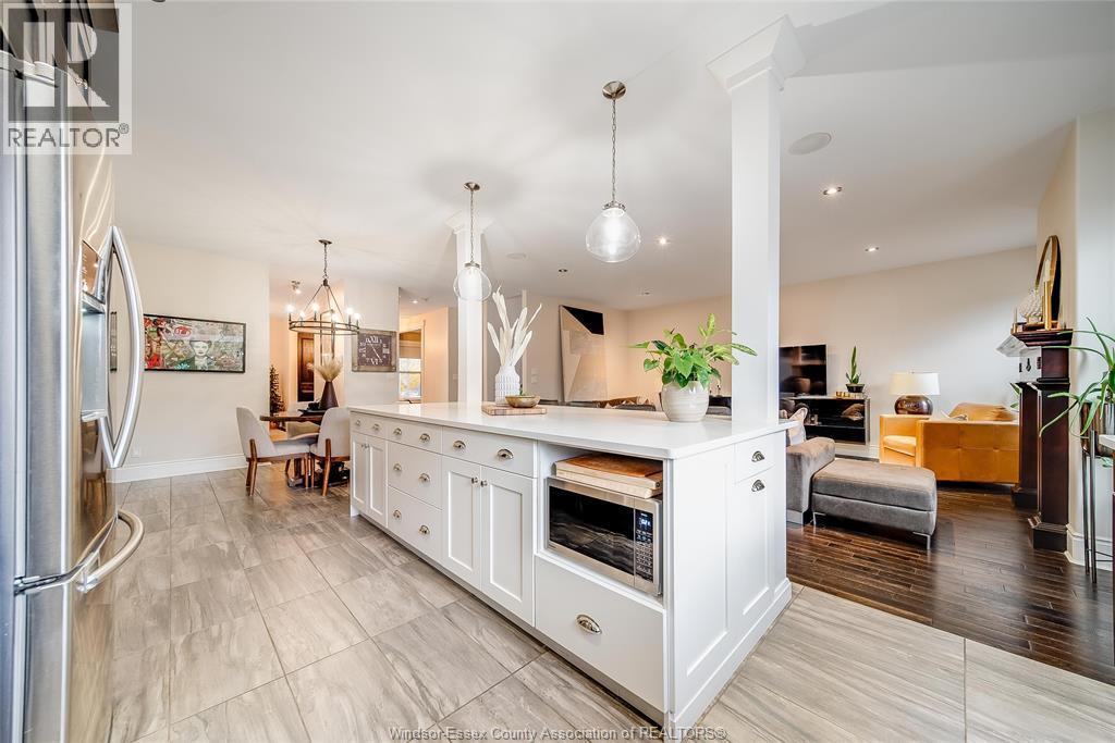 6186 Silver Maple, Lasalle, ON - Indoor Photo Showing Kitchen With Upgraded Kitchen