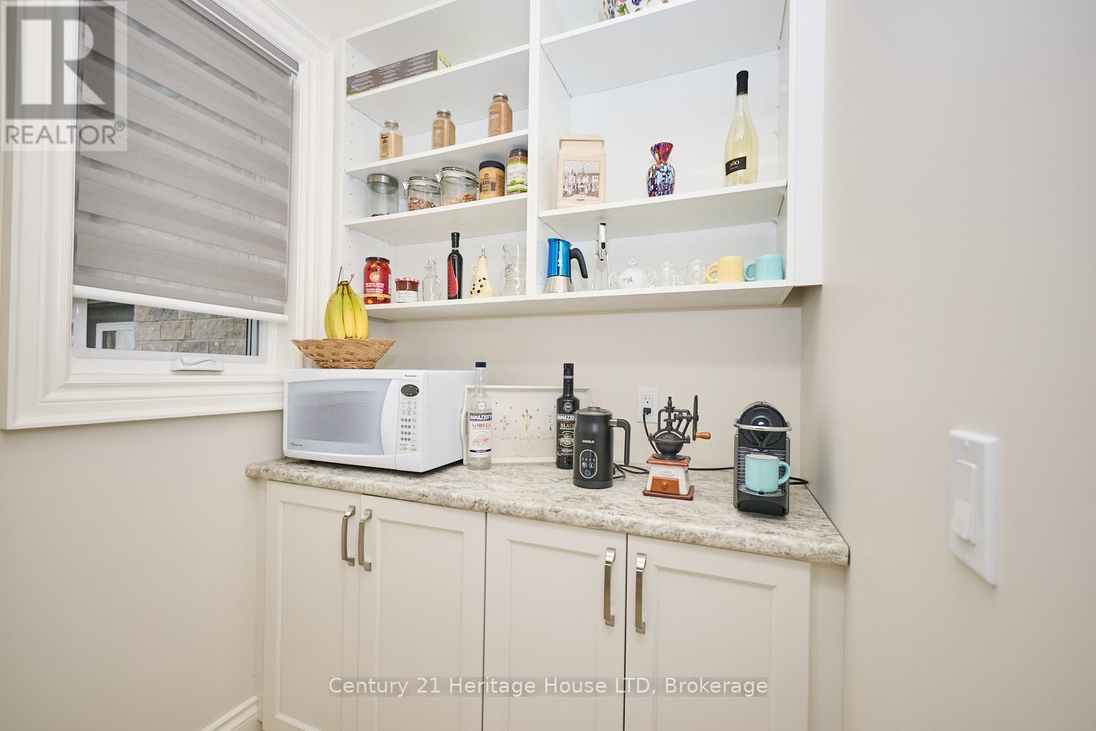 Walk-in Patry - 17 Biggar Road, Thorold (Port Robinson), ON - Indoor