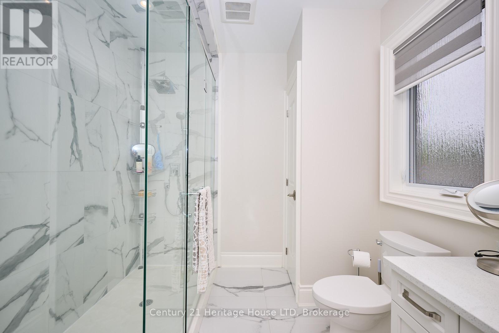 17 Biggar Road, Thorold (Port Robinson), ON - Indoor Photo Showing Bathroom