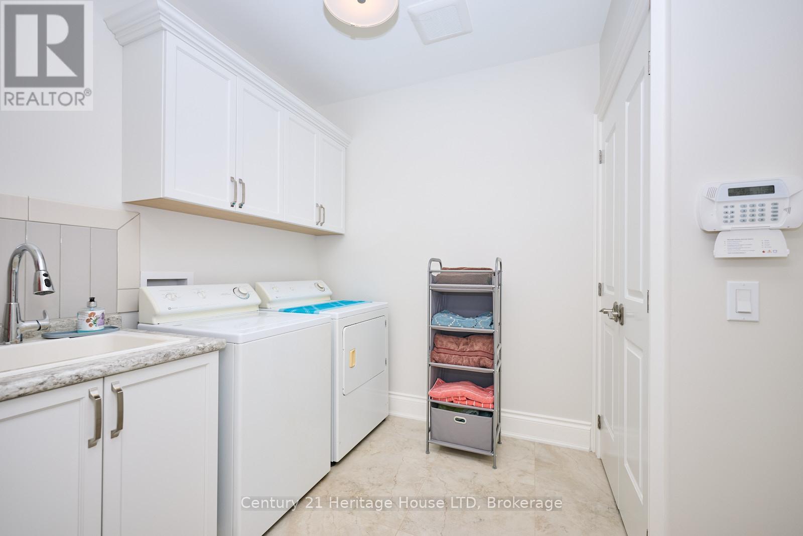17 Biggar Road, Thorold (Port Robinson), ON - Indoor Photo Showing Laundry Room