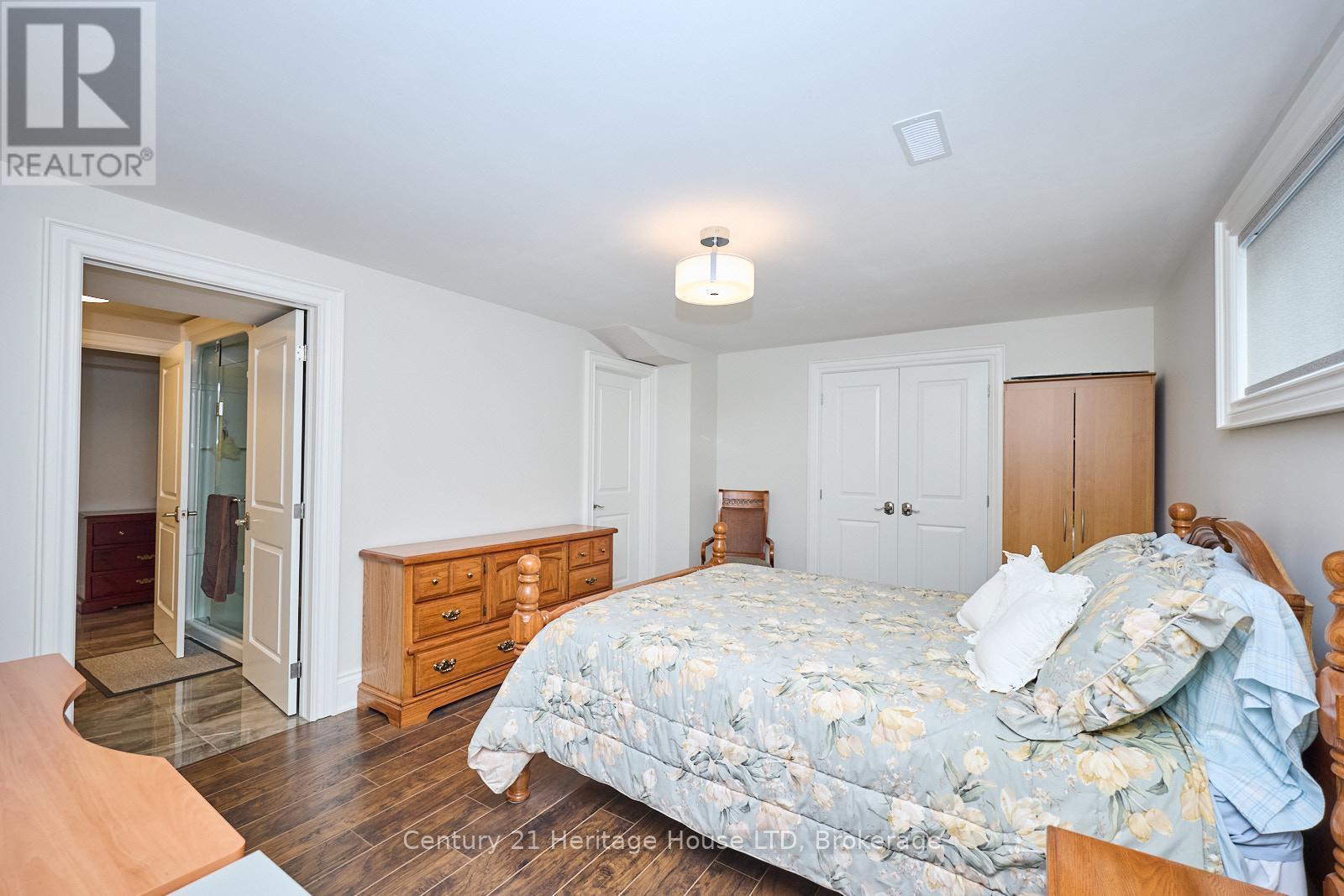 17 Biggar Road, Thorold (Port Robinson), ON - Indoor Photo Showing Bedroom