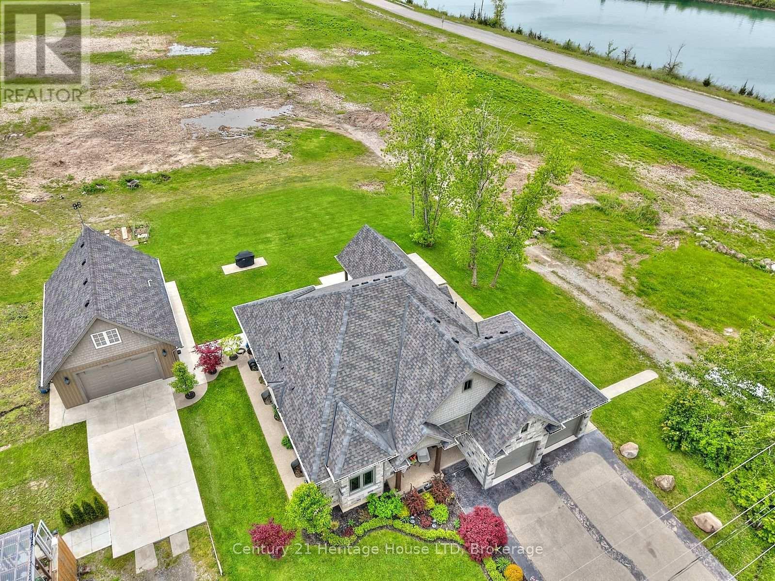 Views of the canal - 17 Biggar Road, Thorold (Port Robinson), ON - Outdoor With Body Of Water With View