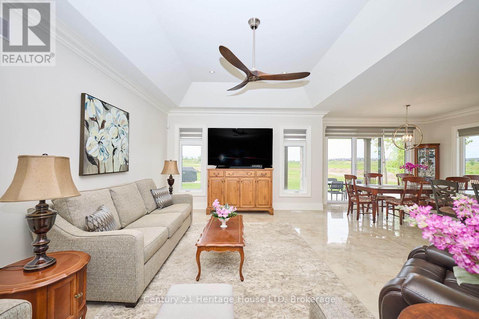 17 Biggar Road, Thorold (Port Robinson), ON - Indoor Photo Showing Living Room