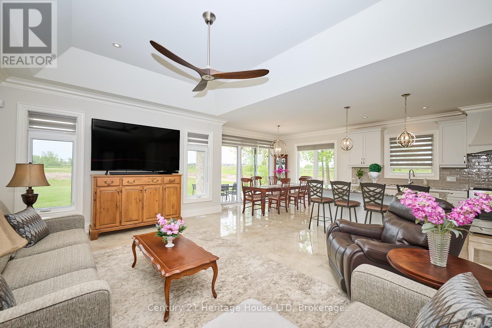 17 Biggar Road, Thorold (Port Robinson), ON - Indoor Photo Showing Living Room